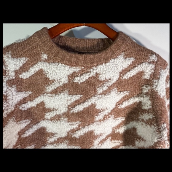 Line & Dot x Revolve Houndstooth Plush Sweater Cream/Toffee Brown Size M - NWT - Picture 4 of 16